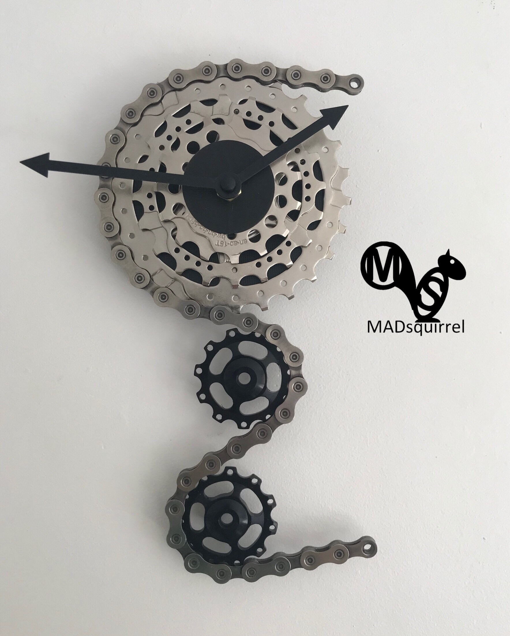 Triple Sprocket and Jockey Wheel Clock, depicting a bike derailleur and