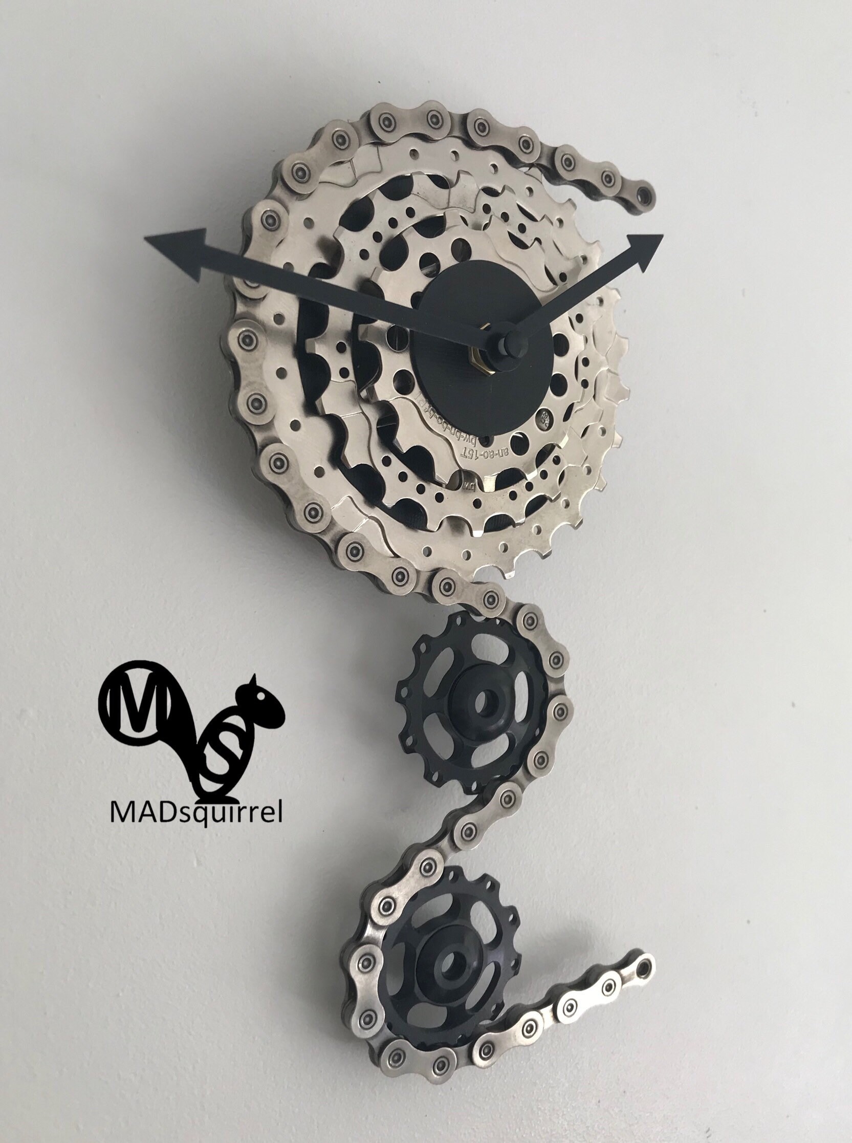 Triple Sprocket and Jockey Wheel Clock, depicting a bike derailleur and