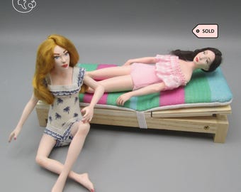 Dolls for miniature dollhouse in 1/12 scale - posable | Material: porcelain and resin