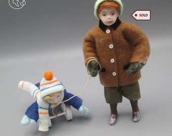Doll for miniature dollhouse in 1/12 scale - posable | Material: porcelain and resin