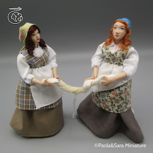 Dolls for miniature dollhouse in 1/12 scale - posable | Material: porcelain and resin