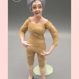 Poupée miniature à habiller pour maison de poupée à l'échelle 1/12 Posable Perruque incluse image 2