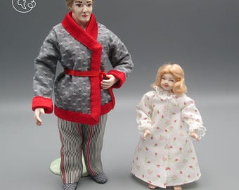 Dolls for miniature dollhouse in 1/12 scale - posable | Material: porcelain and resin