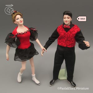 Dolls for miniature dollhouse in 1/12 scale - posable | Material: porcelain and resin