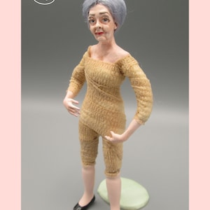 Poupée miniature à habiller pour maison de poupée à l'échelle 1/12 Posable Perruque incluse image 6
