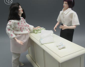 Doll for miniature dollhouse in 1/12 scale - posable | Material: porcelain and resin