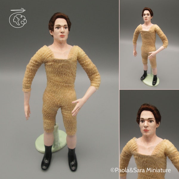 Poupée miniature à habiller pour maison de poupée à l'échelle 1/12 - Posable | Perruque incluse