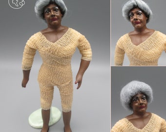 Undressed doll for miniature dollhouse in 1/12 scale - posable | Wig included