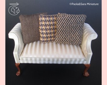 Miniature cushions for 1/12 scale dollhouse | Material : wool