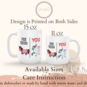 K&ouml;nnte beinhalten: Wei&szlig;e Keramik-Kaffeetasse mit einem Einhorn- und Pferde-Motiv. Die Tasse tr&auml;gt den Text "Other Mentors" und "You". Die Tasse ist in den Gr&ouml;&szlig;en 11 oz und 15 oz erh&auml;ltlich.