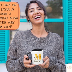 Caneca personalizada com tema de abelha, caneca de presente de abelha para mulheres, presente de aniversário, caneca personalizada com tema de abelha, abelha rainha, caneca floral, caneca com tema de abelha, caneca com nome inicial para ela imagem 5