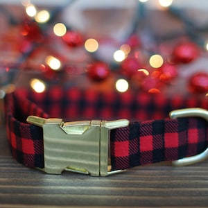 1/3 inch red and black buffalo plaid check with black on top and bottom for the 1 inch size with red square in the middle. Showing the D Ring and gold buckle