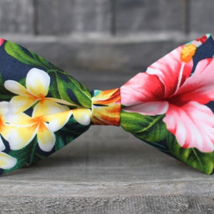 Floral Bow Tie, Hawaiian, Formal Bow Tie, Bow Tie for Wedding, Groomsmen Bow Tie, Mens Bow Tie, Boys Bow Tie, Dog Bow Tie, For Him