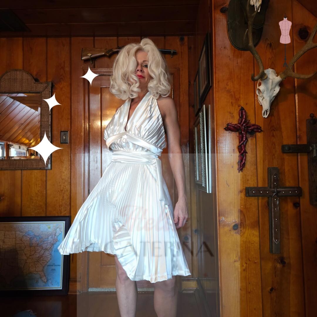 marilyn-monroe-inspired-subway-white-dress-vintage-1950s-halter-dress