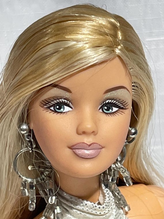 VTG Diva Gone Platinum Mattel Barbie Doll First Doll in Diva
