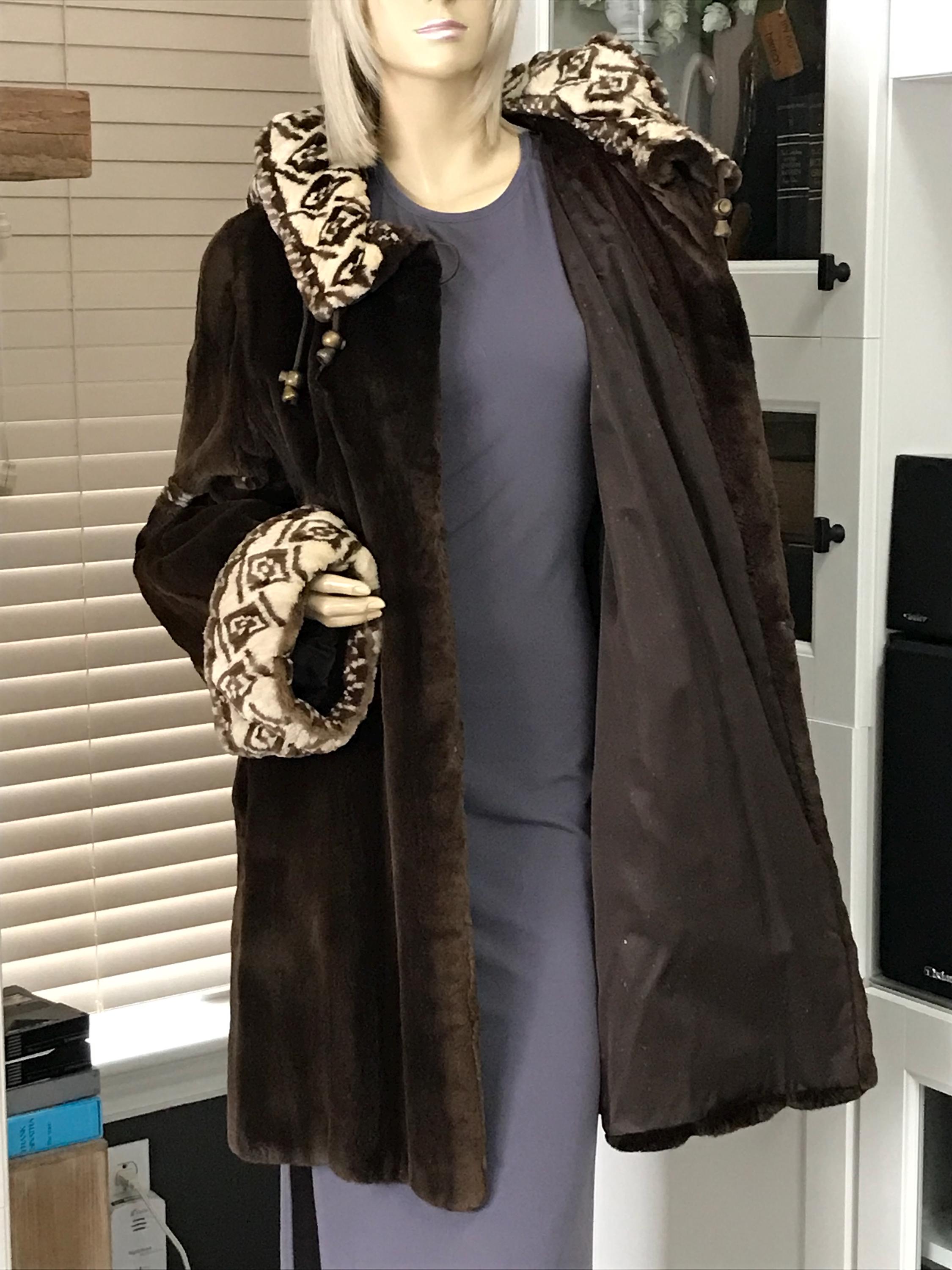 女性用美しいブラウンのミンクファー3/4コート（フード付き）サイズ14