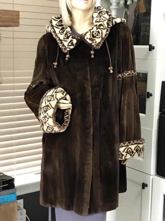 女性用美しいブラウンのミンクファー3/4コート（フード付き）サイズ14