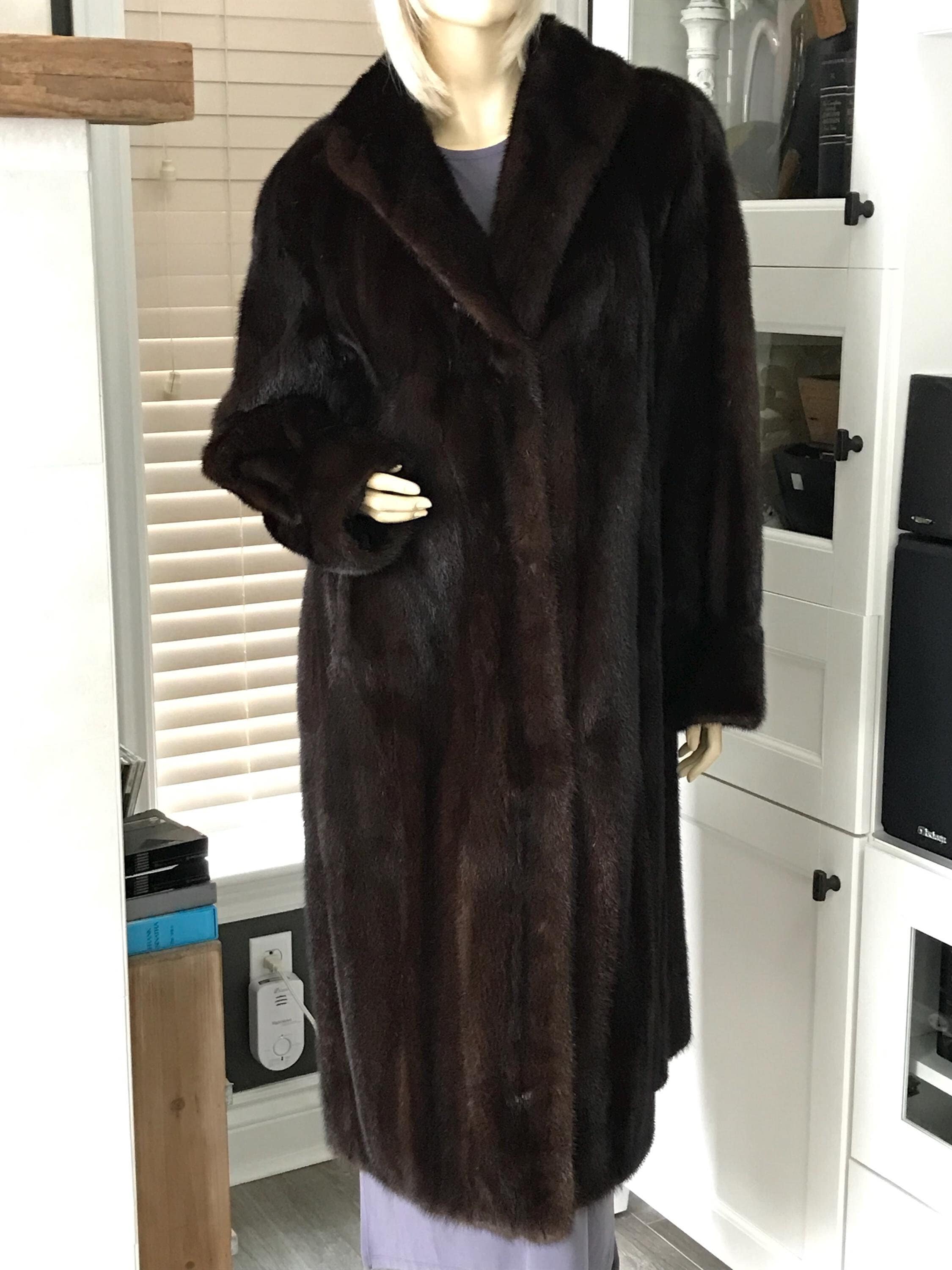 Women Beautiful Ranch Mink Fur Coat (Sz. 10)