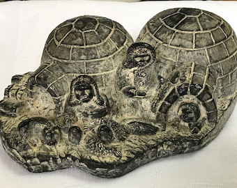 VTG hand carved Soapstone Canadian figural Igloo Eskimo Inuit Family Art Sculpture