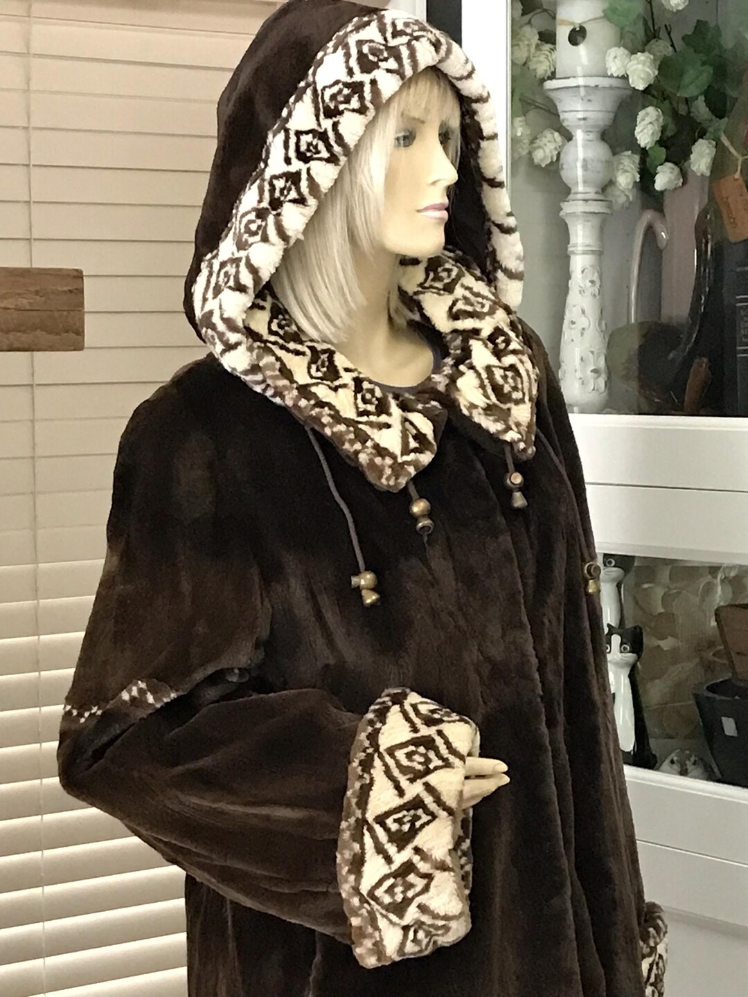 女性用美しいブラウンのミンクファー3/4コート（フード付き）サイズ14