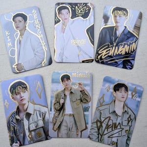 Seungmin Stray Kids Burberry Prince individuelle Gekritzel LOMO Fotokarten | Handbemalte K-Pop SKZ Trading Collection Artikel [3er oder 6er Set]