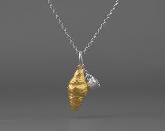 Colgante de taza de café con forma de croissant en plata de ley y oro - Dos tonos - Joyería minimalista de plata - Regalo para ella