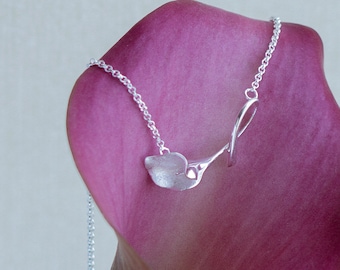 Collana con giglio di calla - Collana con catena per clavicola in argento sterling con fiore di giglio di calla - Fiore delicato - Gioielli floreali in argento - Regalo per lei