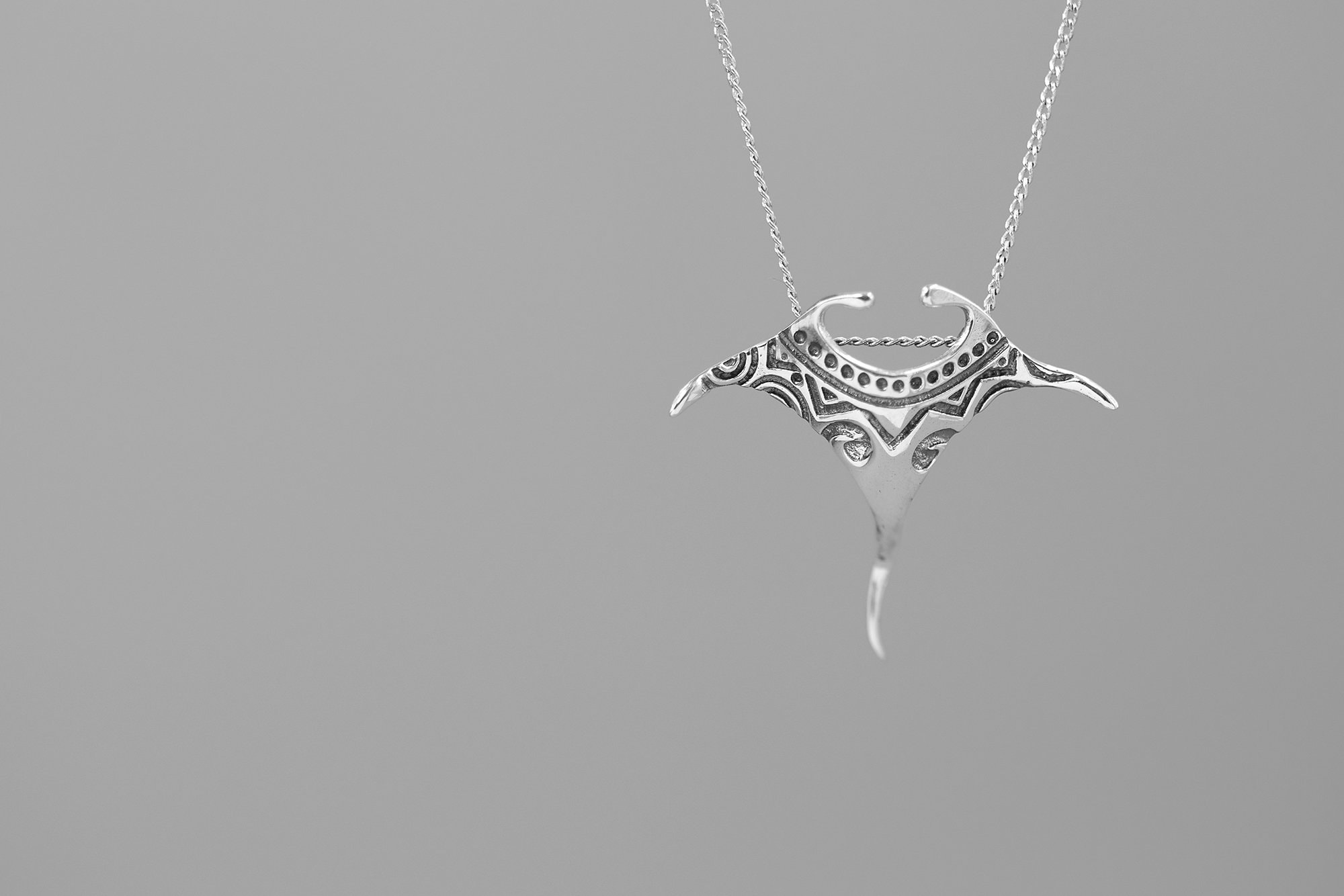 ONEFINITY Manta Ray Women's 925 Sterling Silver Breed Earrings with