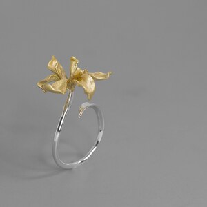 Bague ouverte en argent sterling avec breloque fleur d&#39;iris, grande fleur, bijoux floraux délicats, cadeau pour elle