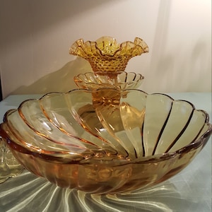 Vintage Hazel Atlas Amber Colonial Swirl Seshell Pattern