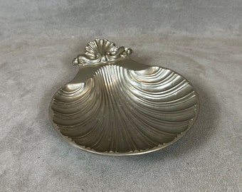 Soap dish or empty silver metal pocket in the shape of a shell Made in England 1960s