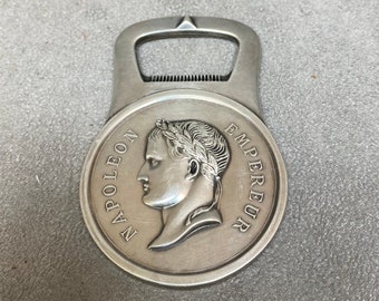 RARE Décapsuleur Christofle en métal argenté à décor de tête de Napoleon Bonaparte Empereur Made in France