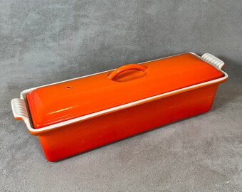 Le Creuset rechteckige Terrinenschale aus orange emailliertem Vintage-Gusseisen, hergestellt in Frankreich, 1980er Jahre