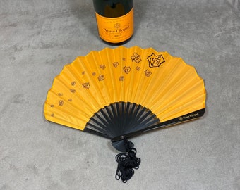 Eventail en bois et papier orange Veuve Clicquot Ponsardin vintage