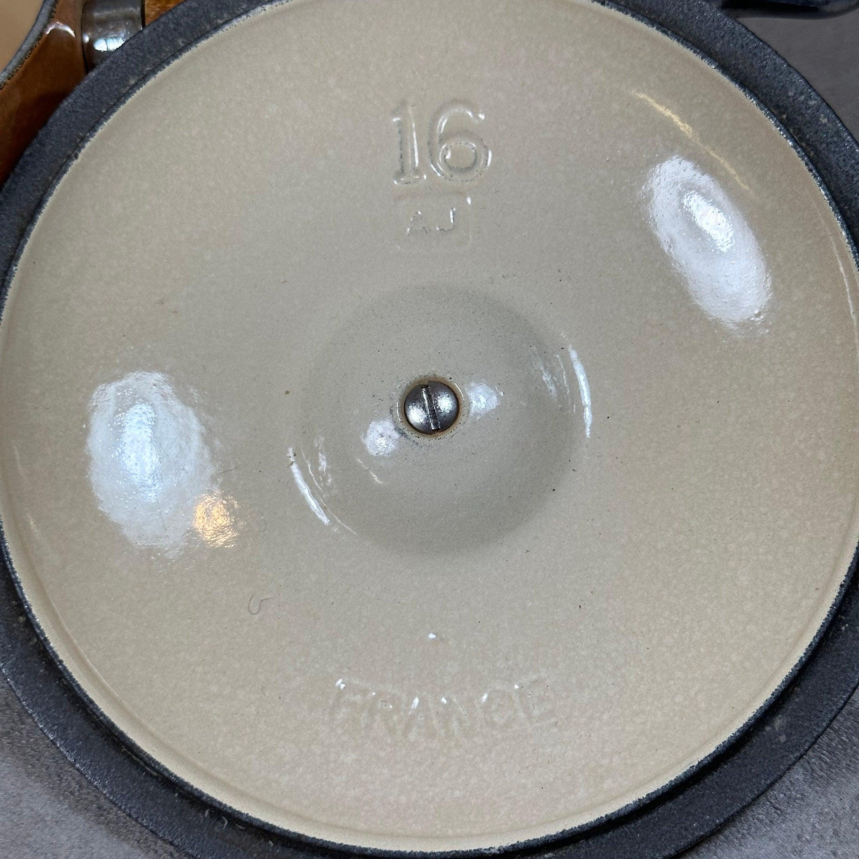 Casserole en fonte le creuset vintage
