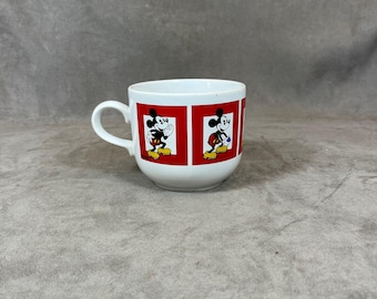 Taza de cerámica vintage de Disney con diseño de Mickey Mouse, fabricada en Inglaterra.