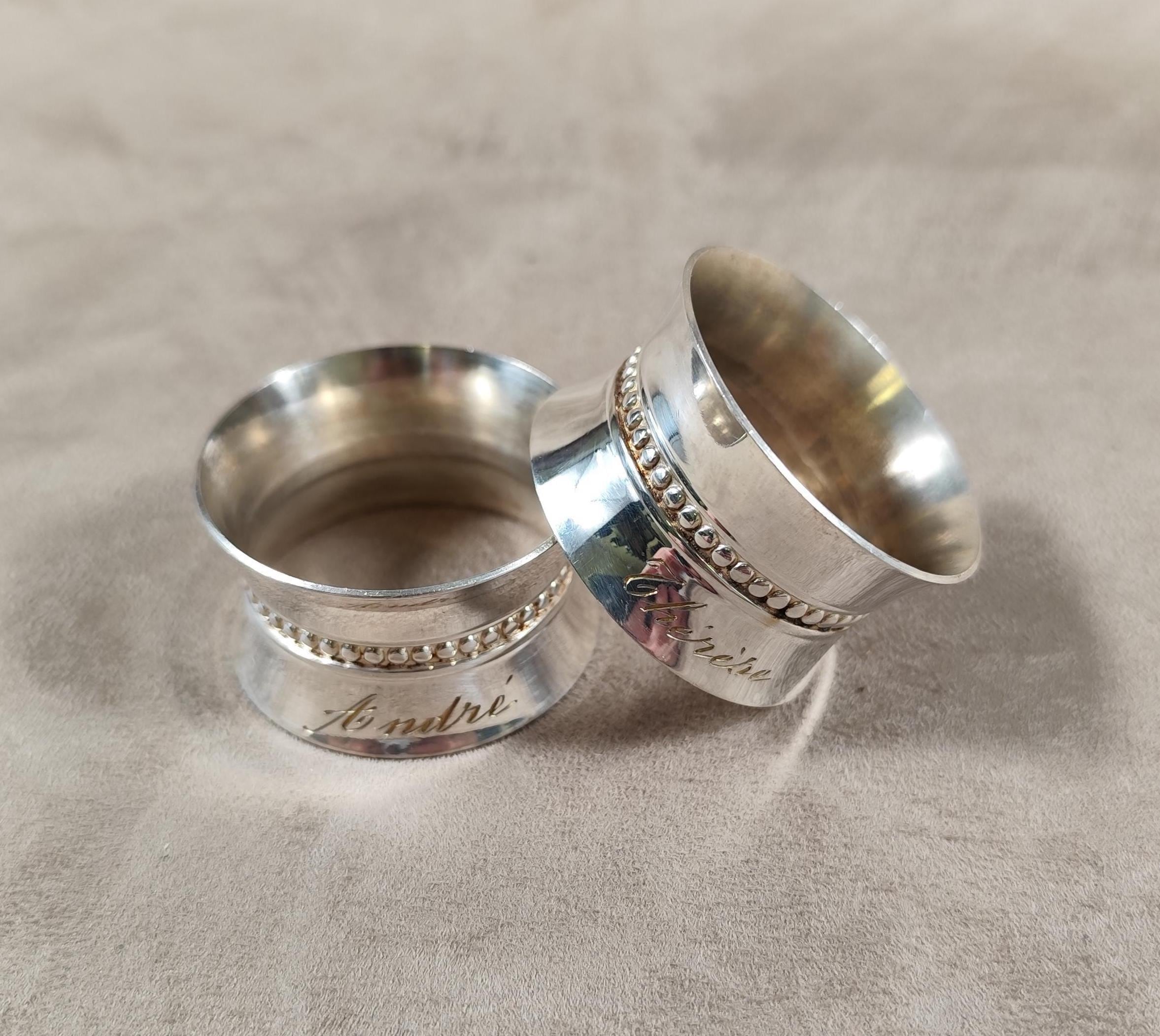 クリストフルの銀メッキメタルナプキンリング2個セット。アンドレ