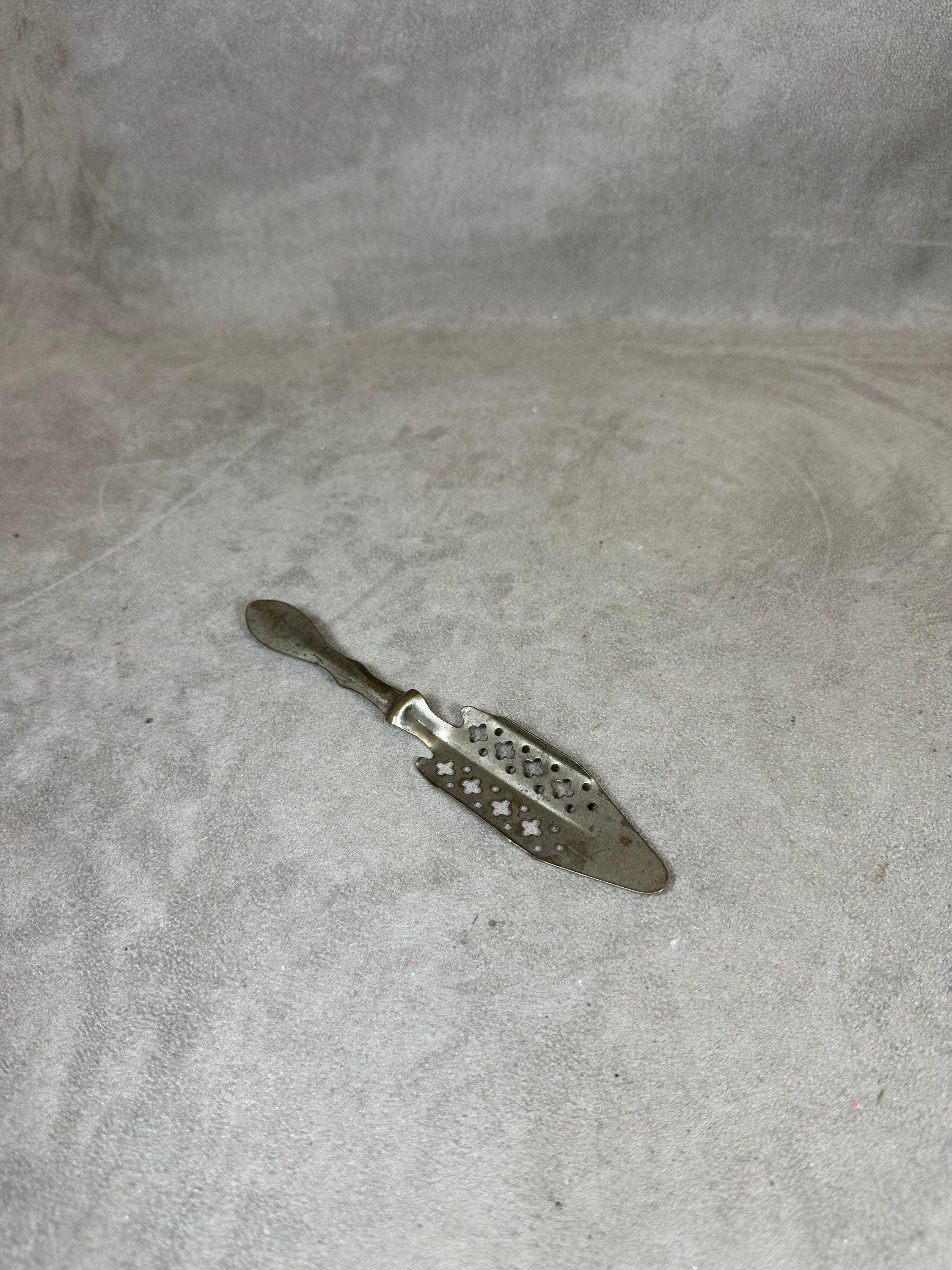 Ancienne cuillère à absinthe de bistrot E.D Paris motif étoile – La