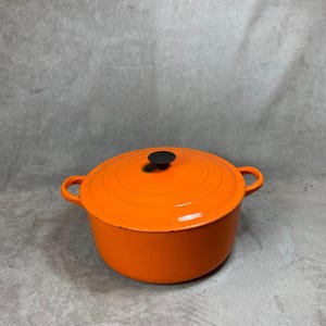 Cocotte in orange cast iron Le Creuset Cousance  vintage Made in France 1980’s