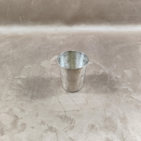 クリストフル社製、銀メッキメタル製ハルフェン洗礼カップ。銀細工師の