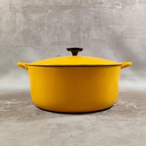 LE CREUSET Yellow Enamelled Cast Iron Casserole Dish Made in France Vintage 1980