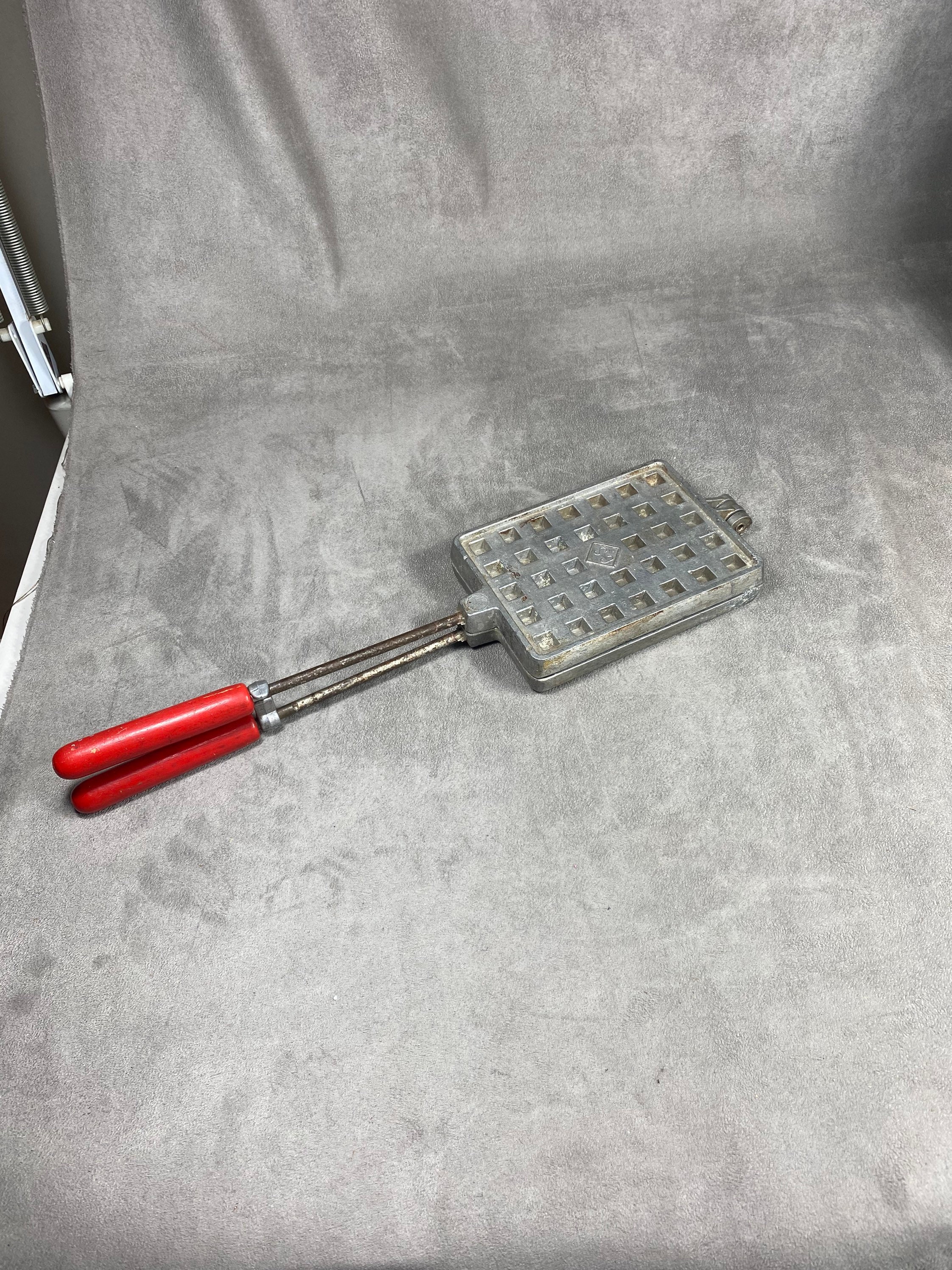 Appareil à Gaufre Cs Vintage en Métal et Bois Rouge Made in France Années 1970