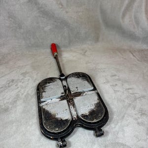 Croque-monsieur CROKATOU plates in cast aluminium with old toaster wood handles Vintage Made in France 1970