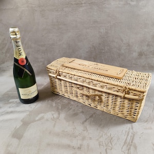 Moet & Chandon champagne wicker case 250th anniversary Made in France Vintage 1980