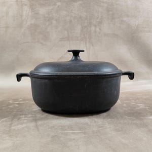 LE CREUSET by par Enzo Mari Black Cast Iron Casserole Dish Made in France Vintage 1970