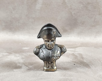 Busto de Napoleón Bonaparte en aleación de zinc, fabricado en Francia, época de 1960.