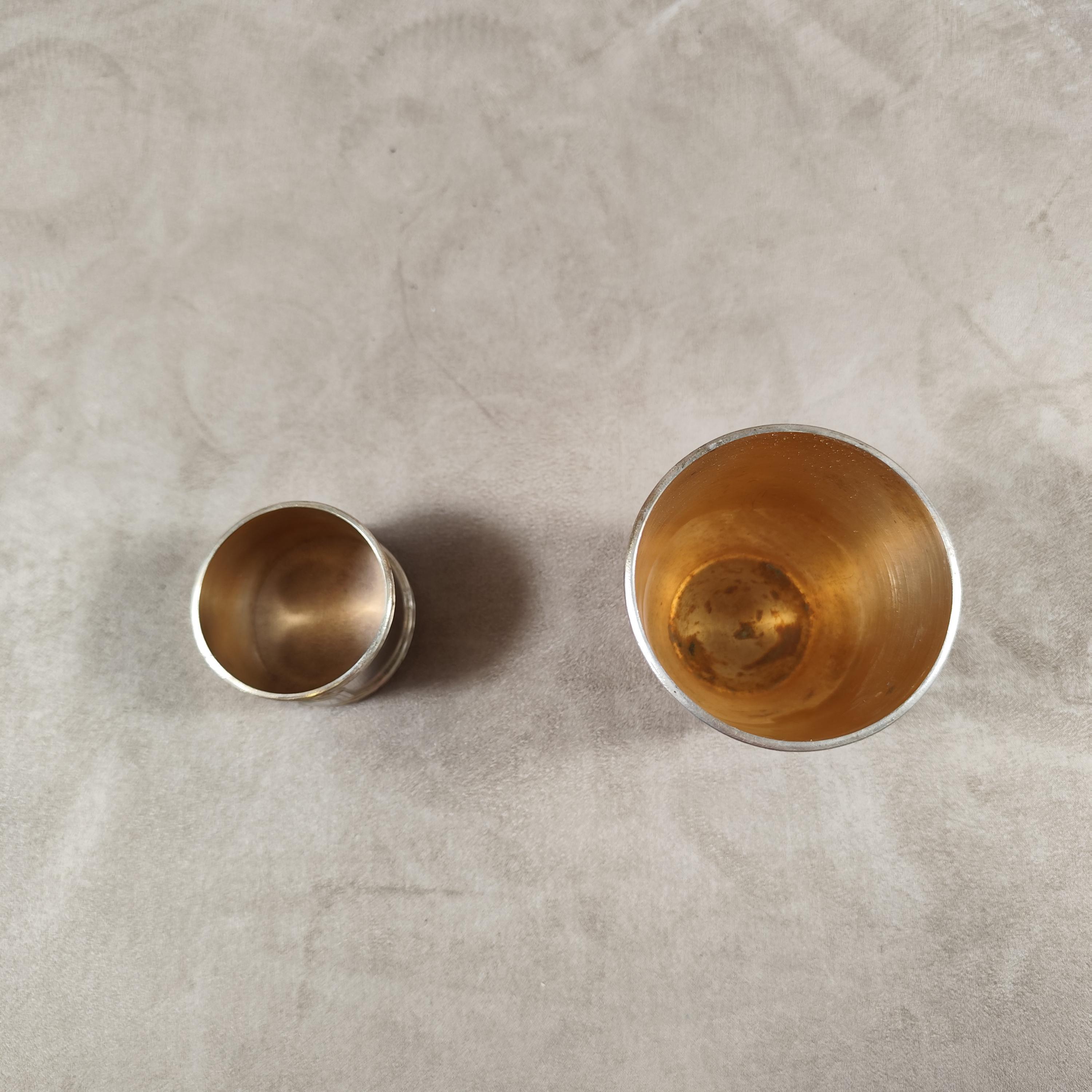 アールデコ調の銀メッキメタル製洗礼カップとナプキンリングケース