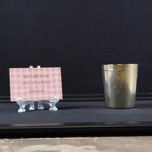 Tazza vintage in metallo argentato – Monogramma inciso e punzone