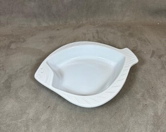 Plat coquillage blanc Emile Henry France Coquille Saint-Jacques vintage