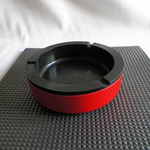 Reserved for PETER |Two-tone black and red melamine ashtray by Crayonne Made in England 1970